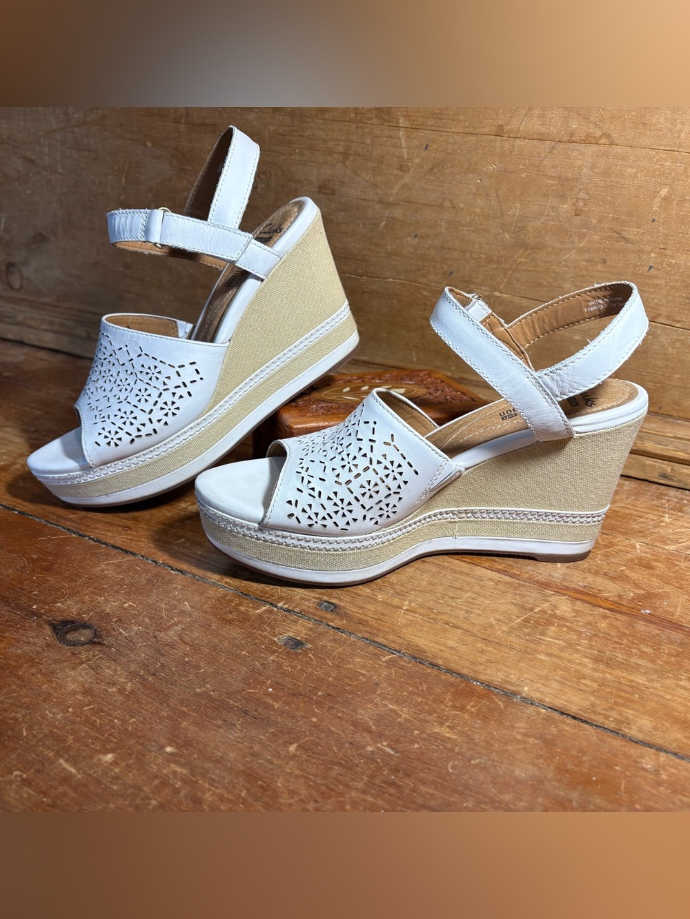 Retro Clark’s Collection white wedge heel sandal 8 excellent condition
